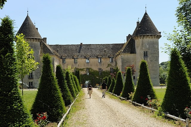 savigny les beaune chateau-savigny-les-beaune-entr-aug95