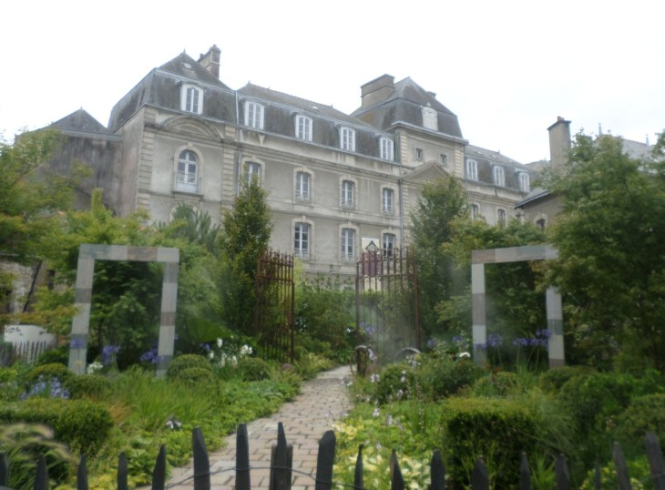 vannes-chat-de-l-hermine-back-side