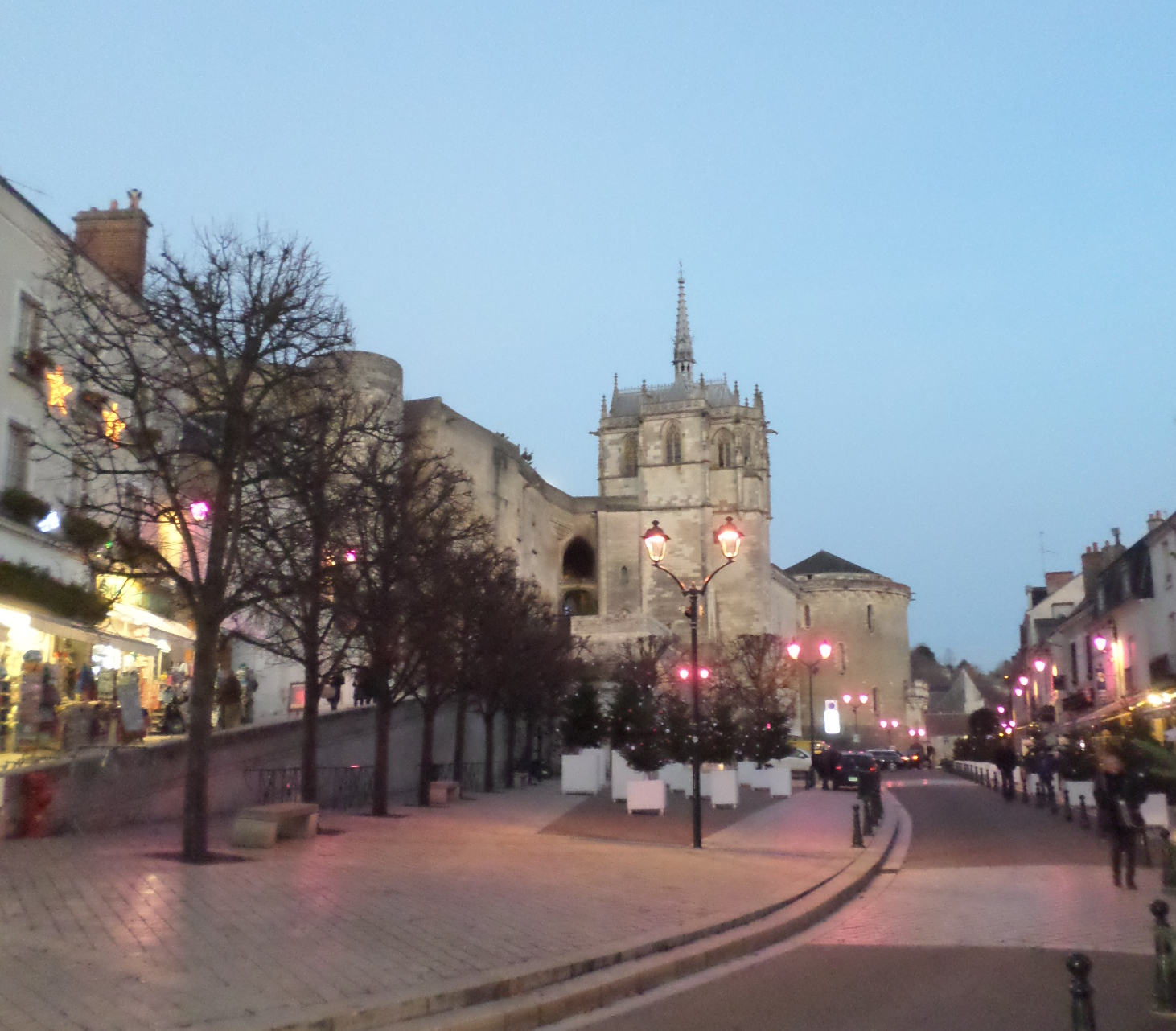 amboise-chateau-arriving-square-dec15