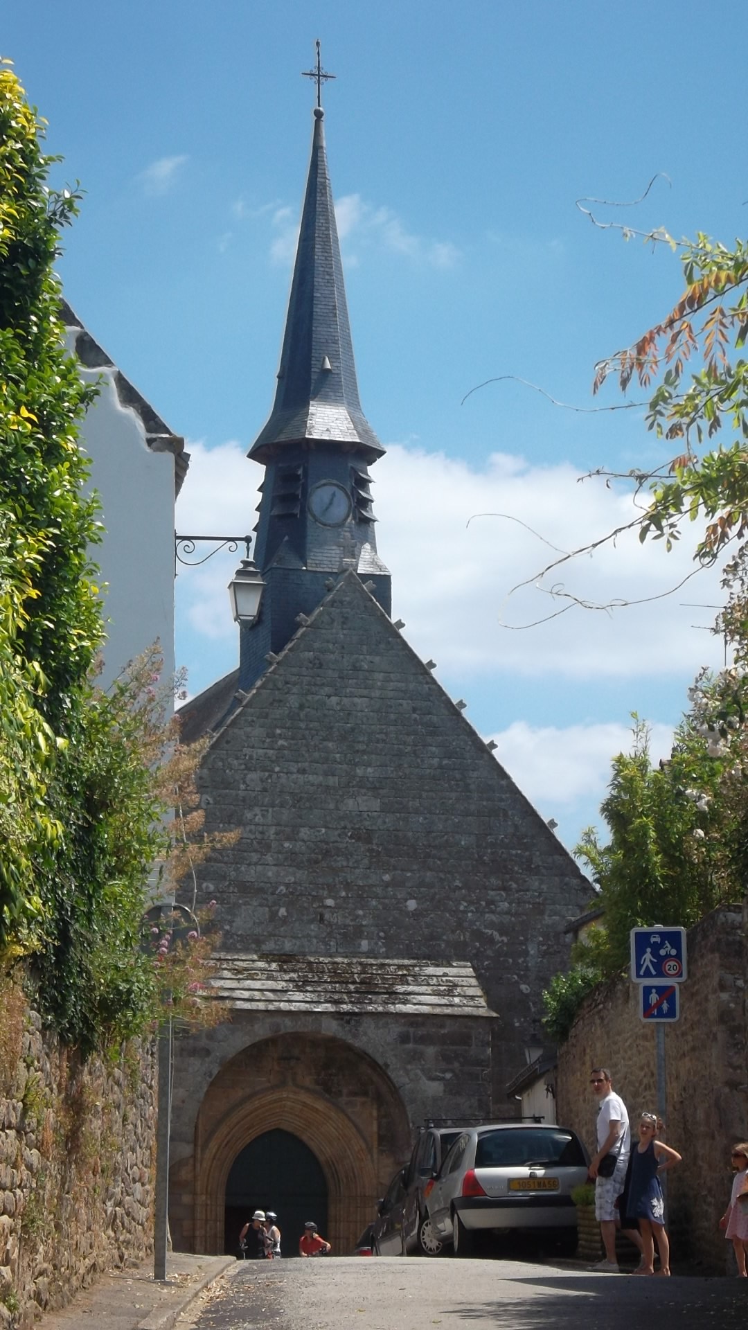 auray-eg-st-sauveur-front-far-jul13