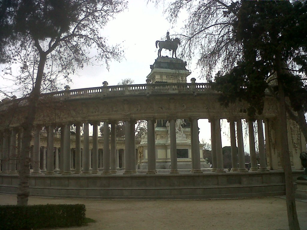 mad-parque-retiro-estatue-alfonso-xiii-side-feb13