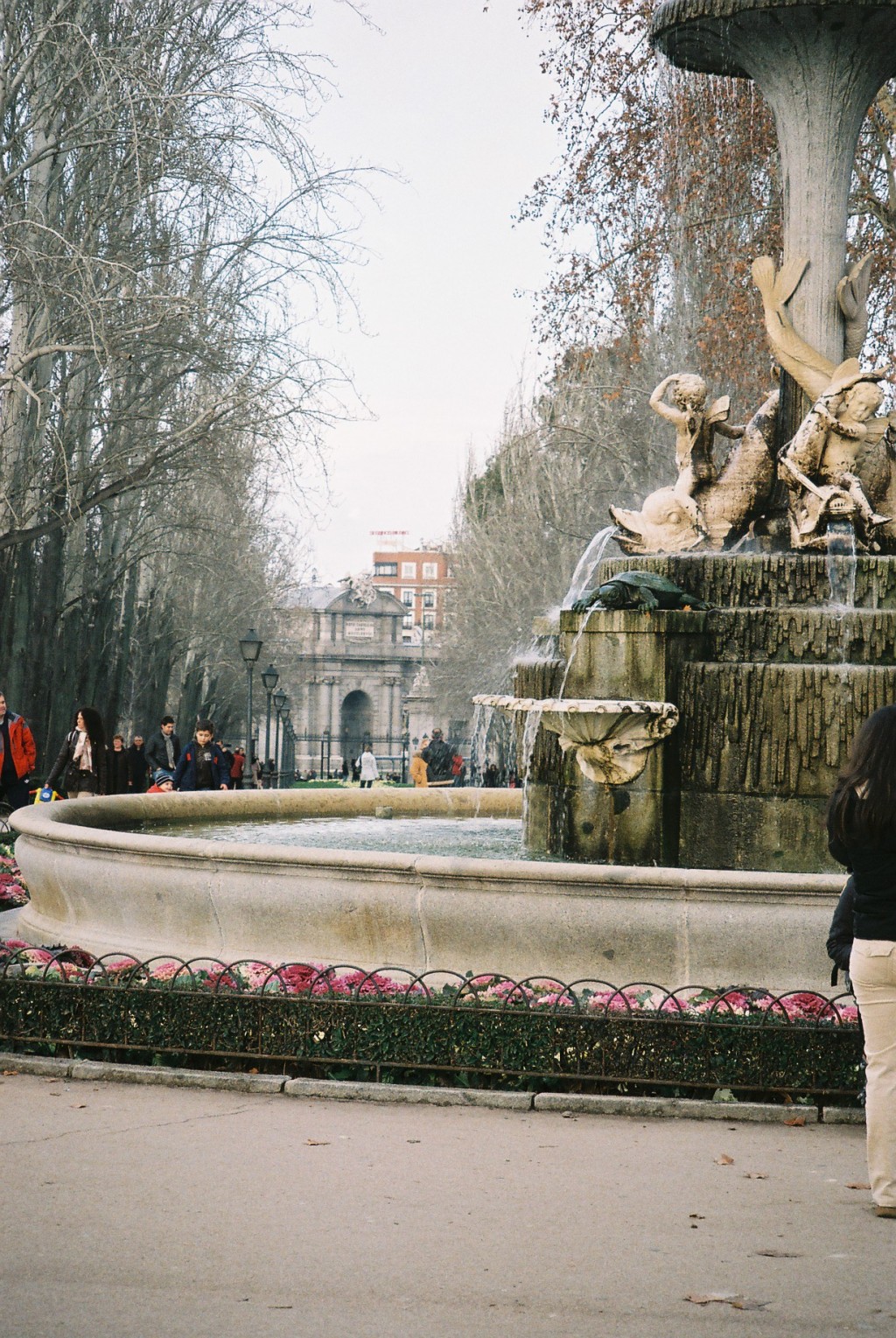 madrid-retiro-park-fuente-de-galapagos-and-puerta-alcala-24jan10