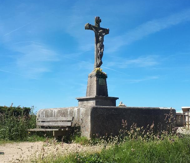 ploemeur-la-plage-de-port-blanc-kerroch-calvary-honor-fallen-fishermen-may19