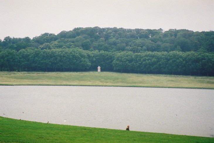 Versailles-piece-deaux-des-suisses-statue-louis-XVI-feb11