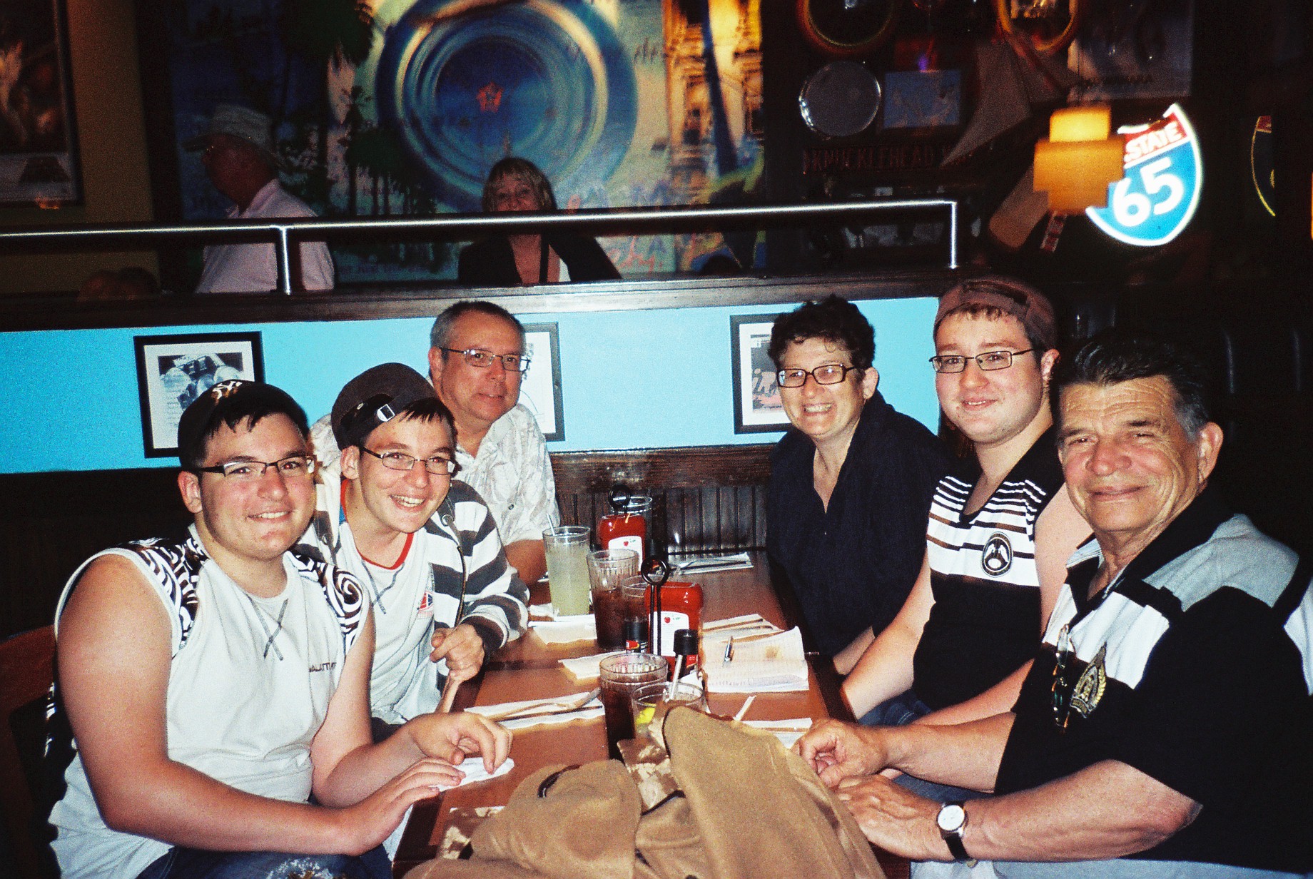 atlanta-ga-tgif-resto-at-airport-waittress-24aug09