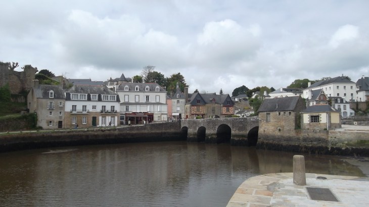 Auray st goustan towards cv pont vieux on river loch mai12