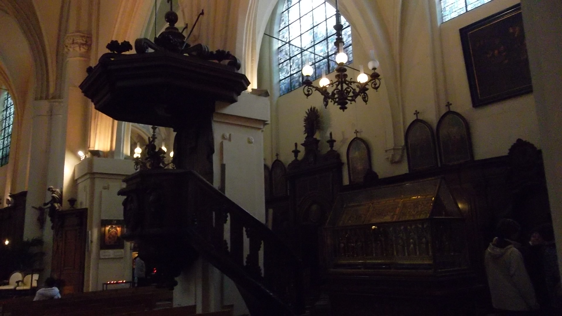 bru-ch-st-nicolas-pulpit-dec12