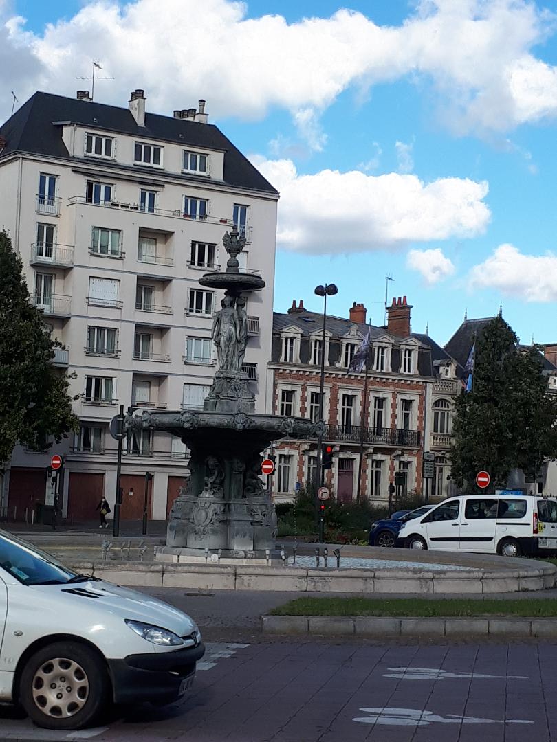 chartres pl gambetta fountain sep21