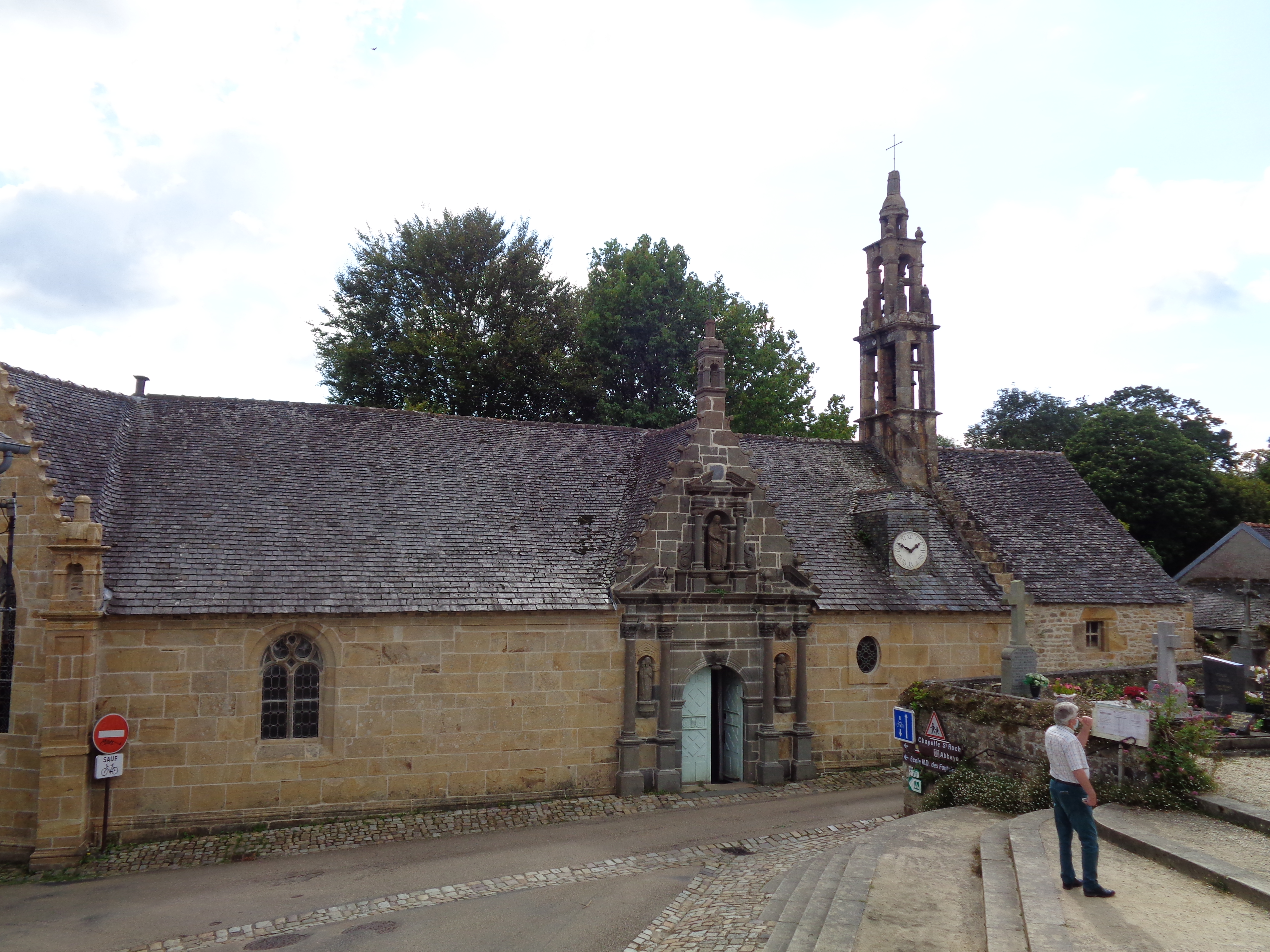 Daoulas abbaye ch ND chapel across cemetery sep21
