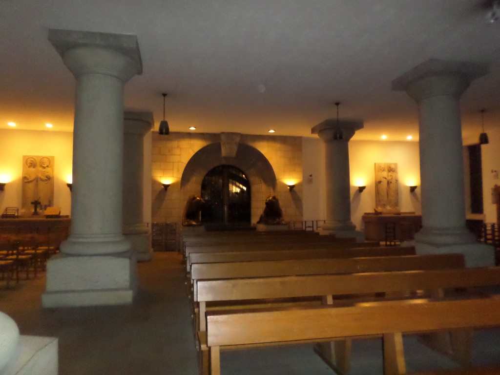 lux-cat-nd-lower-chapel-lions-royal-necropolis-aug15