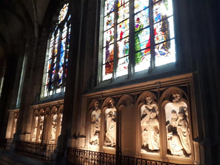 orleans cat ste croix chemin de croix above stained glass jeanne d'arc wall sep21