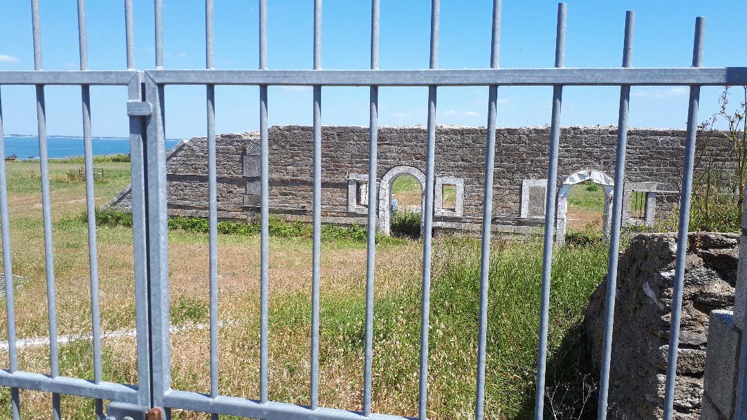 quiberon-fort-neuf-barracks-ruins-may20