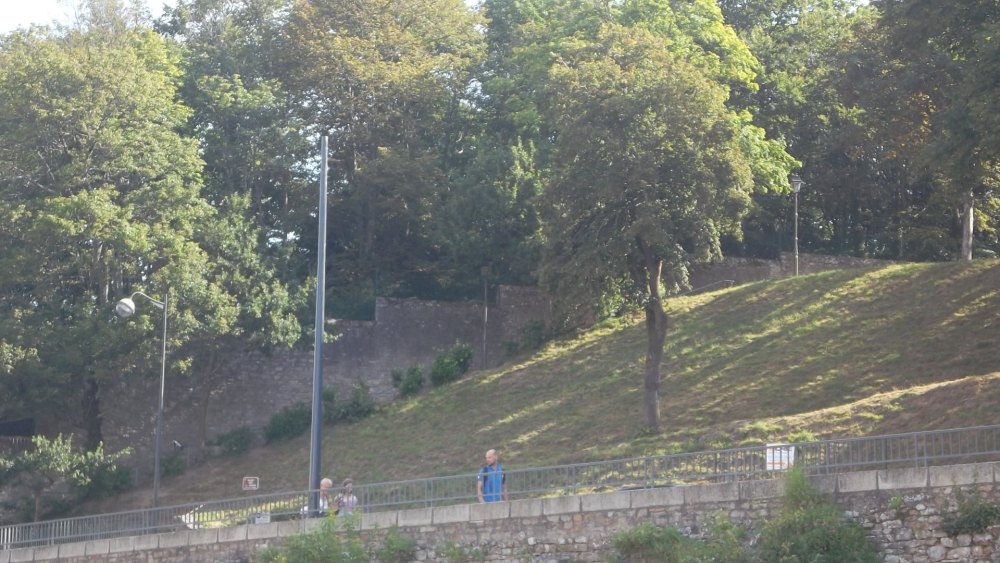 vannes-ruins-de-castle-by-remparts-rue-francis-decker-aug12