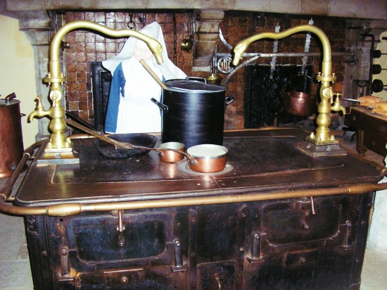 beaune-hospice-de-beaune-kitchen