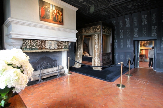 Chenonceau chateau room of Louise de Lorraine jun08
