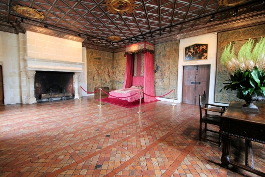 Chenonceau chateau room of the five queens jun08