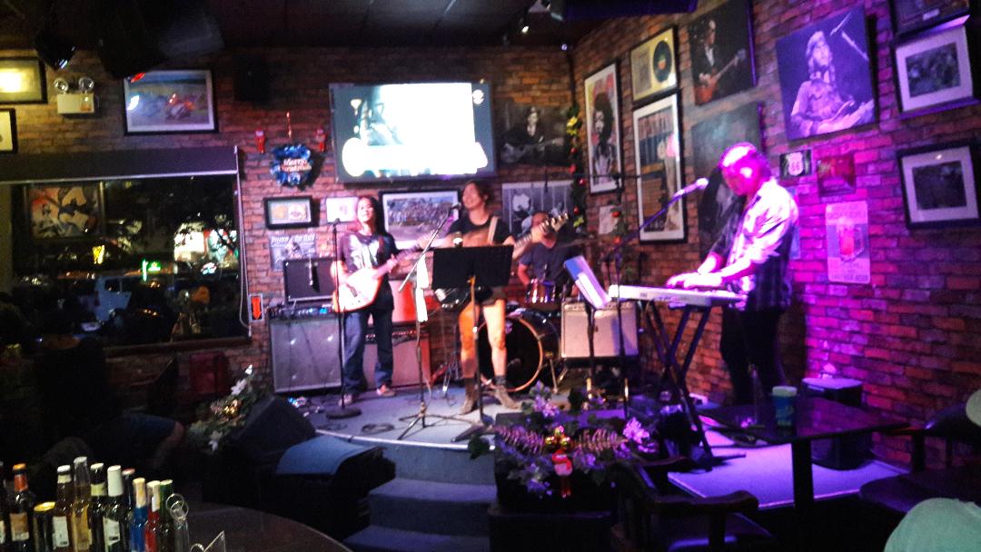manila-road-house-manila-bay-bar-playing-nov18