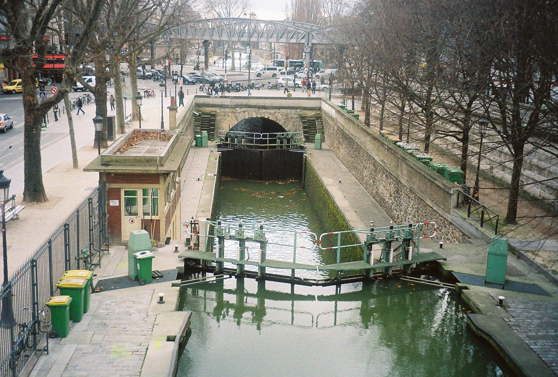 paris-levy-canal-st-martin-to-bassin-de-la-villette-mars11