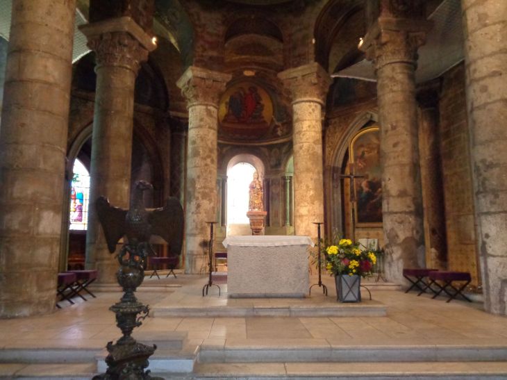 Poitiers ch Notre Dame la Grande altar closeup oct21