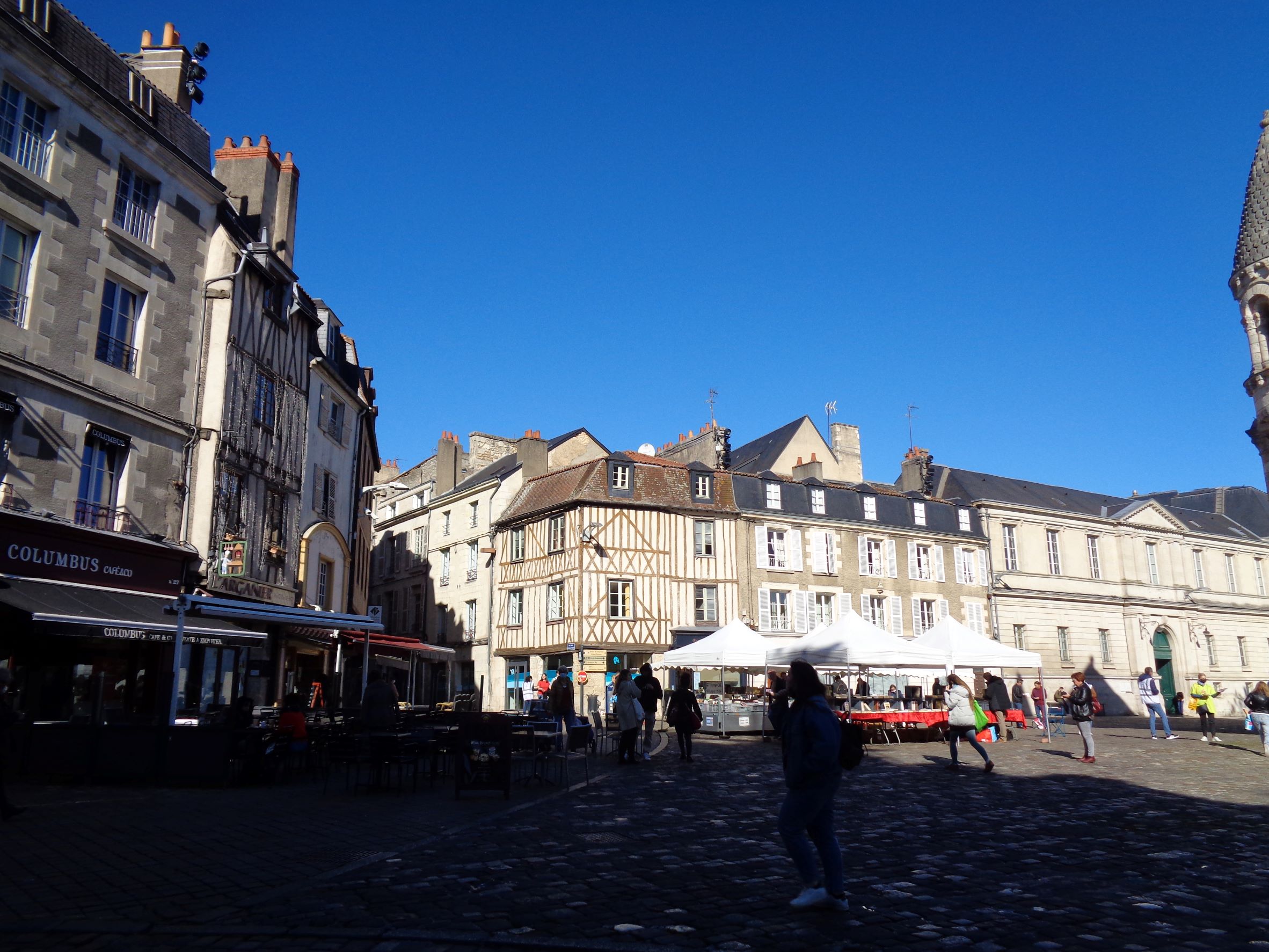 Poitiers pl Charles de Gaulle by ND grande ch oct21