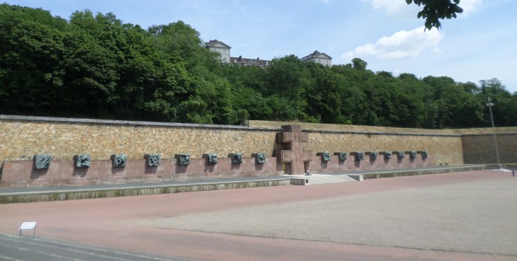 suresnes-mem-fallen-and-fortress-jun15