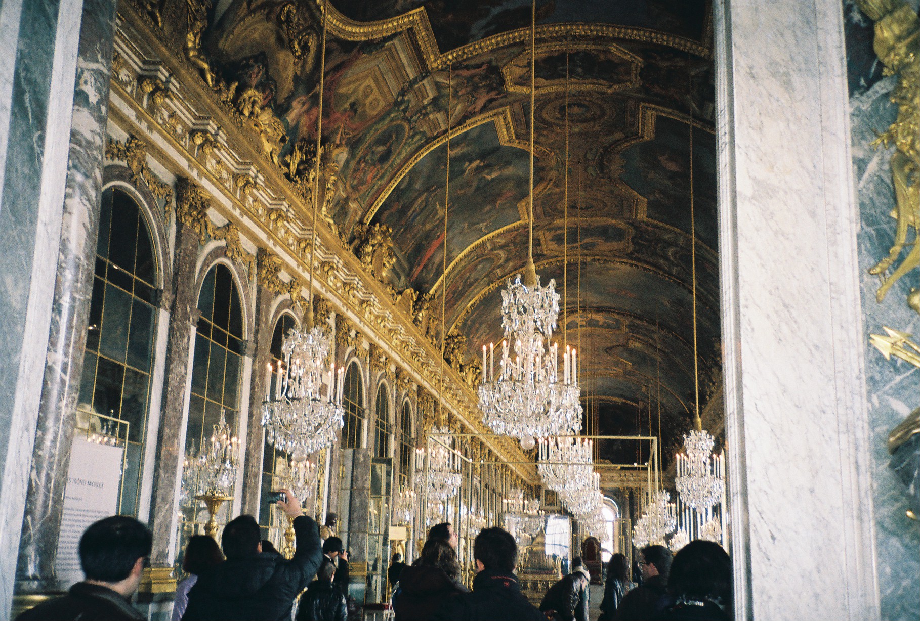 Versailles-galerie-des-glaces-ceiling-mars11