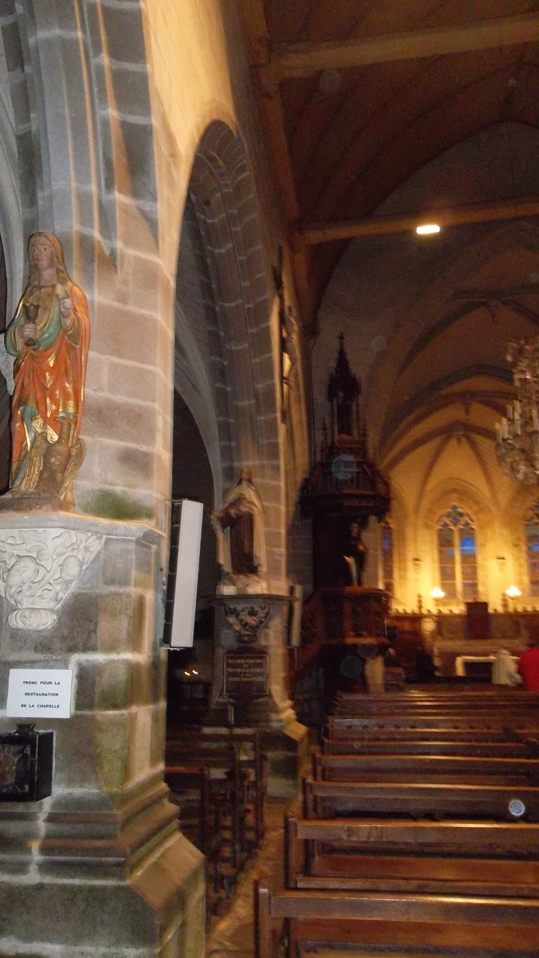 auray-st-goustan-inside-chapelle-notre-dame-de-lourdes-feb12
