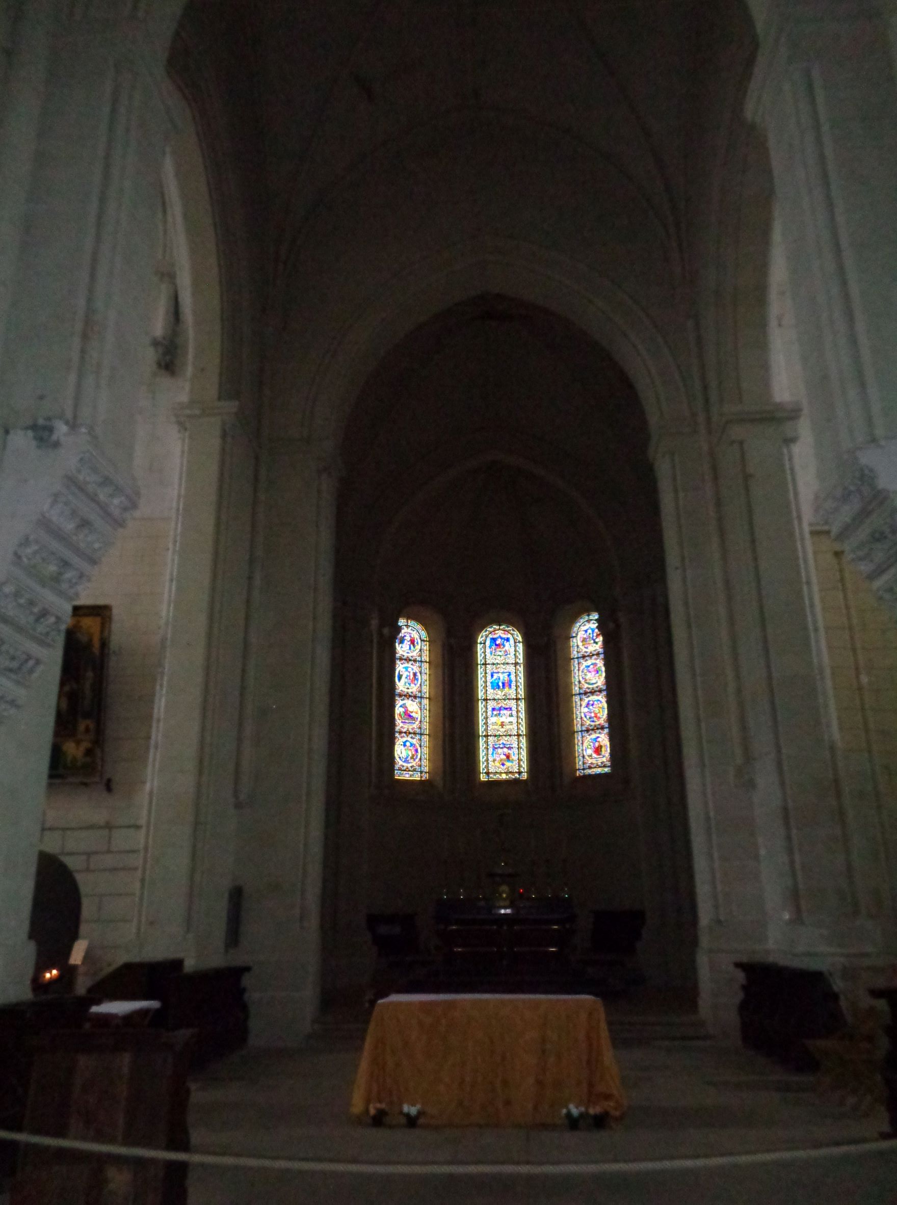 Candes St Martin Collegiale ch St Martin altar nov21