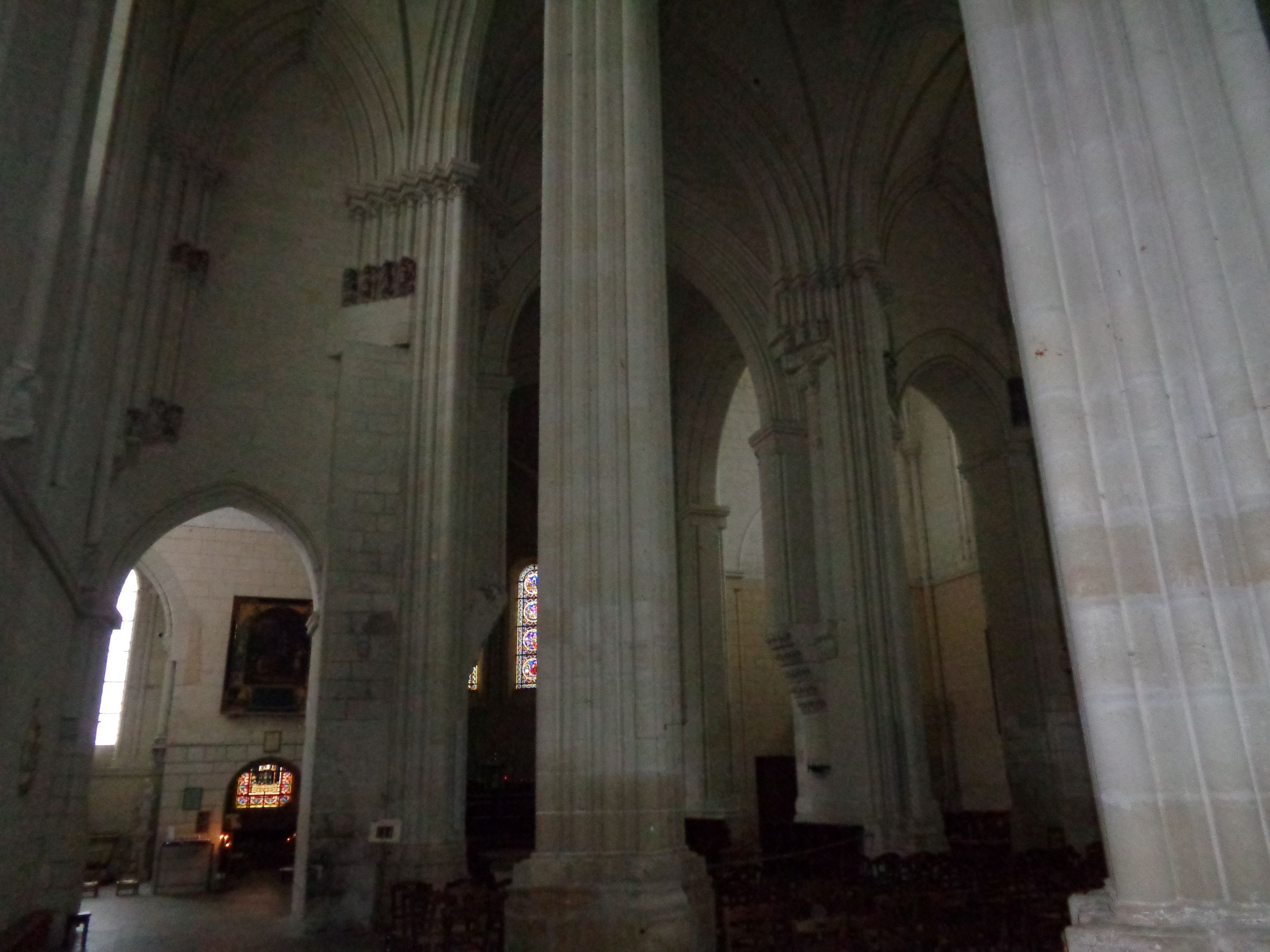 Candes St Martin Collegiale ch St Martin nave nov21