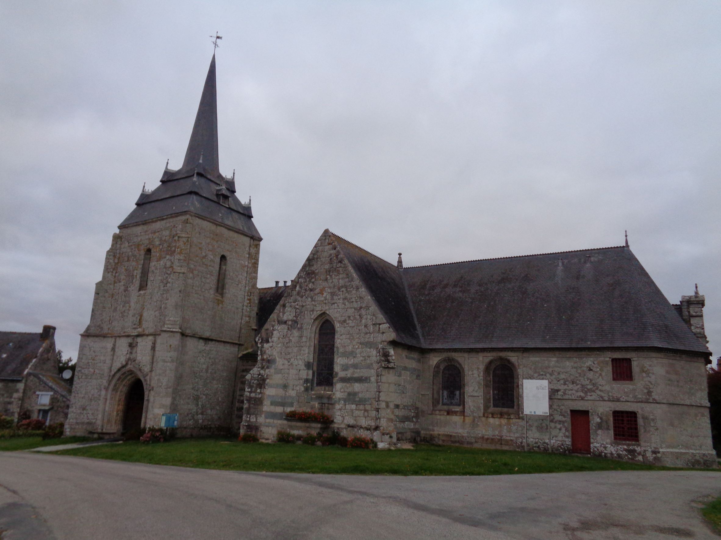 Carmes chapelle Notre Dame des Carmes front belltower nov21