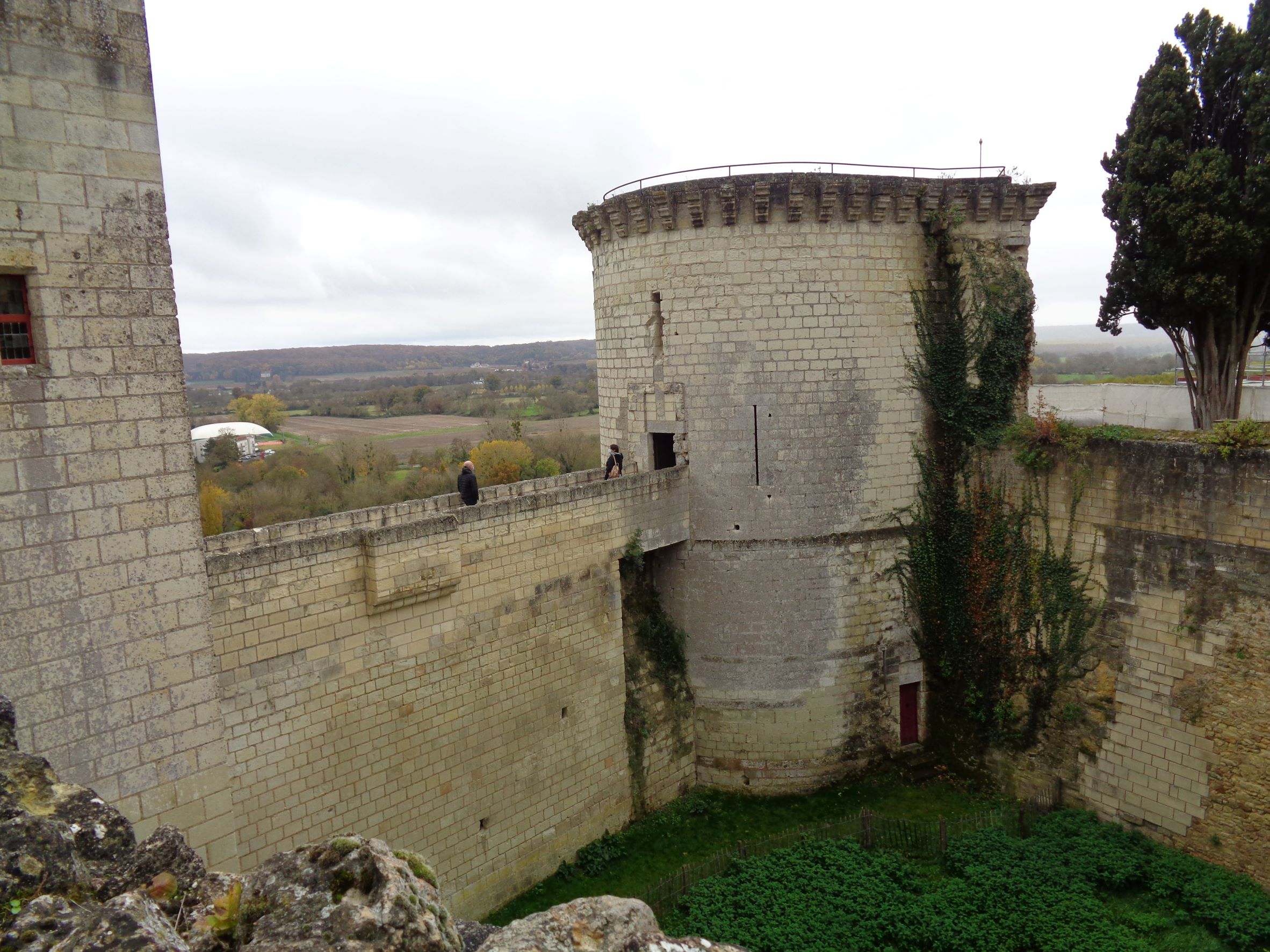 Chinon fortress tour ronde back nov21