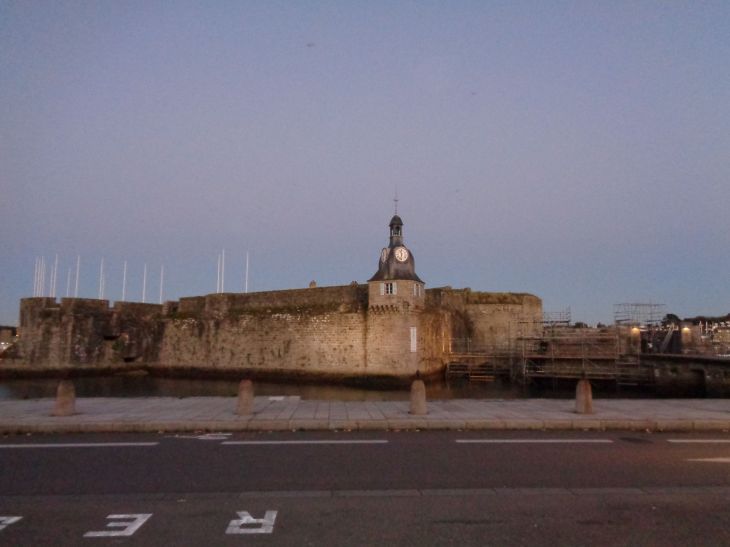 Concarneau ville close clock tower front nov21