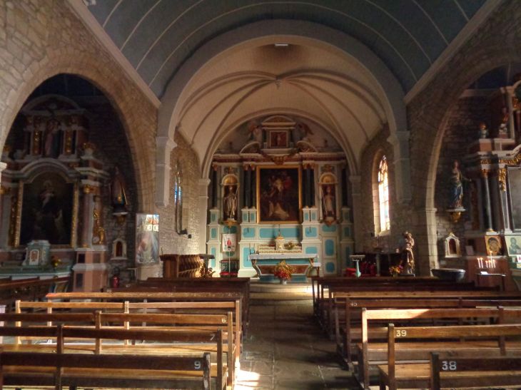 Crach ch St Thuriau nave to altar nov21