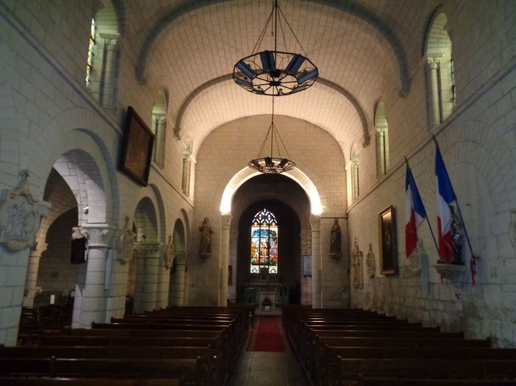 Ile Bouchard ch St Gilles nave to altar nov21