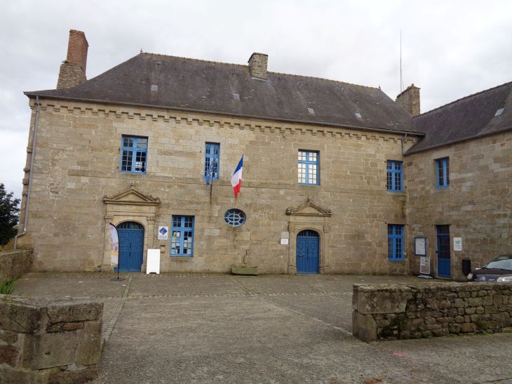 Moncontour city hall et tourist office old hôtel de Kerjegu nov21