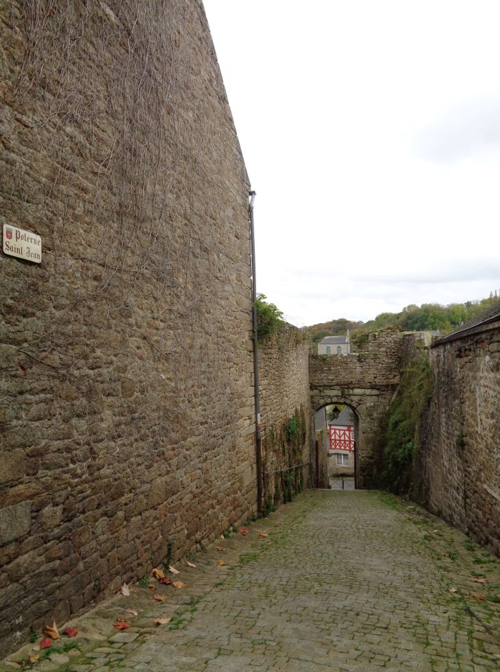 Moncontour Poterne st jean street nov21