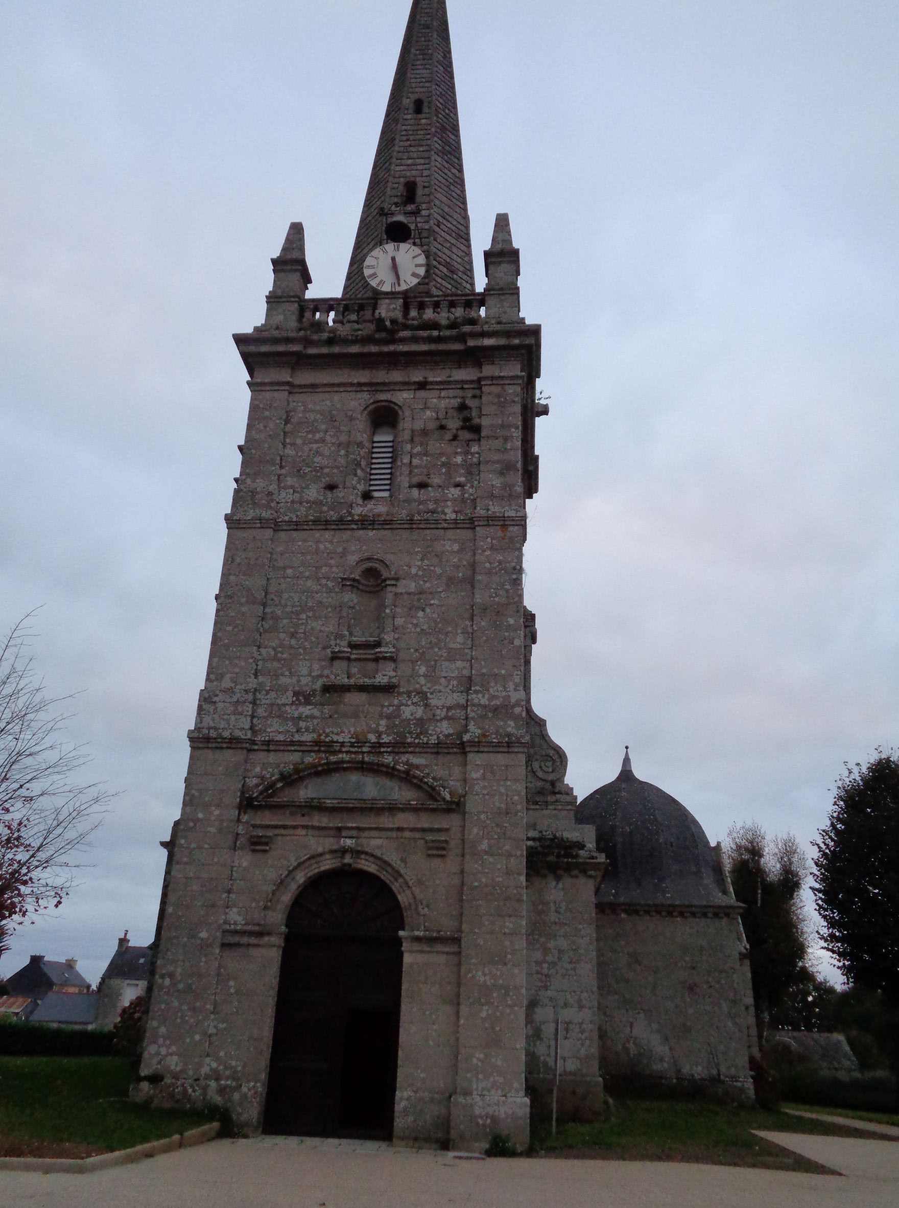 Neulliac ch Saint Pierre et Saint Paul belltower front nov21