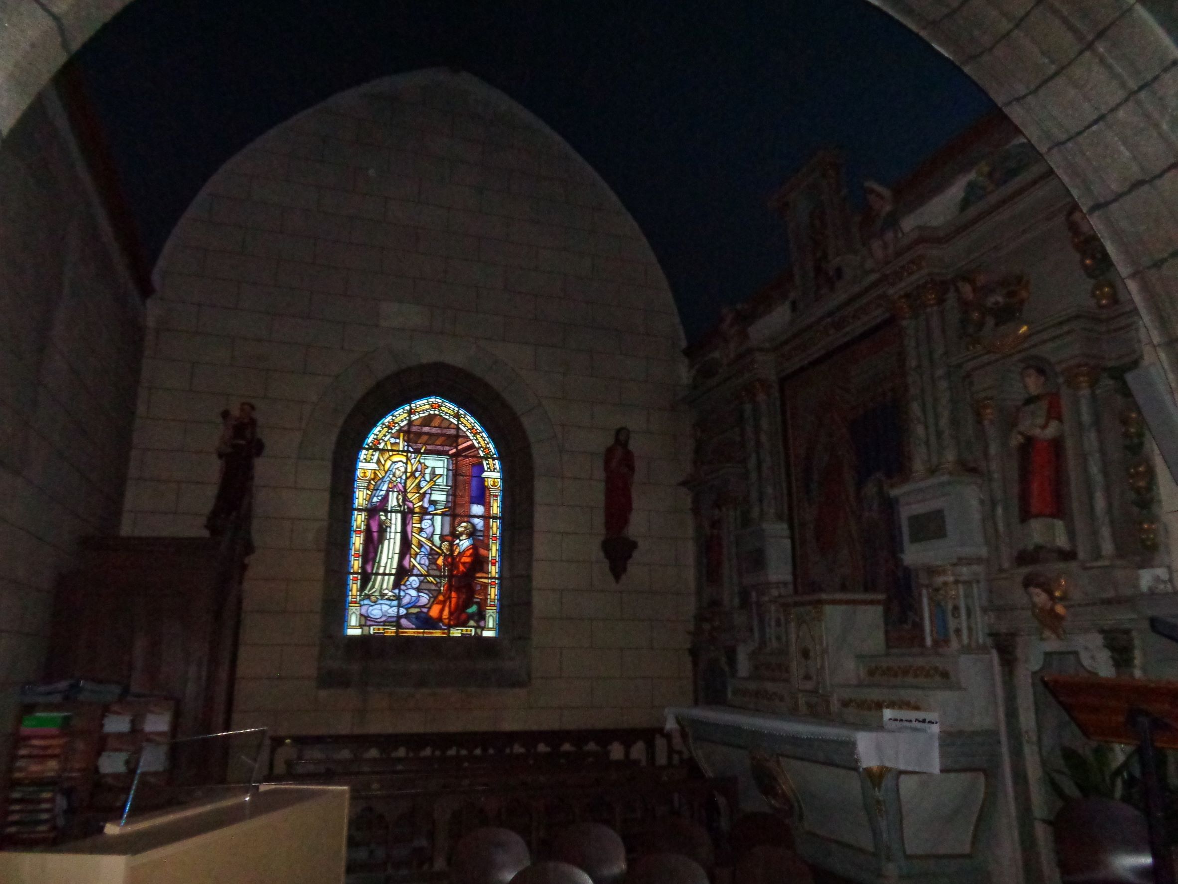 Neulliac ch Saint Pierre et Saint Paul chapel Christ suffering nov21