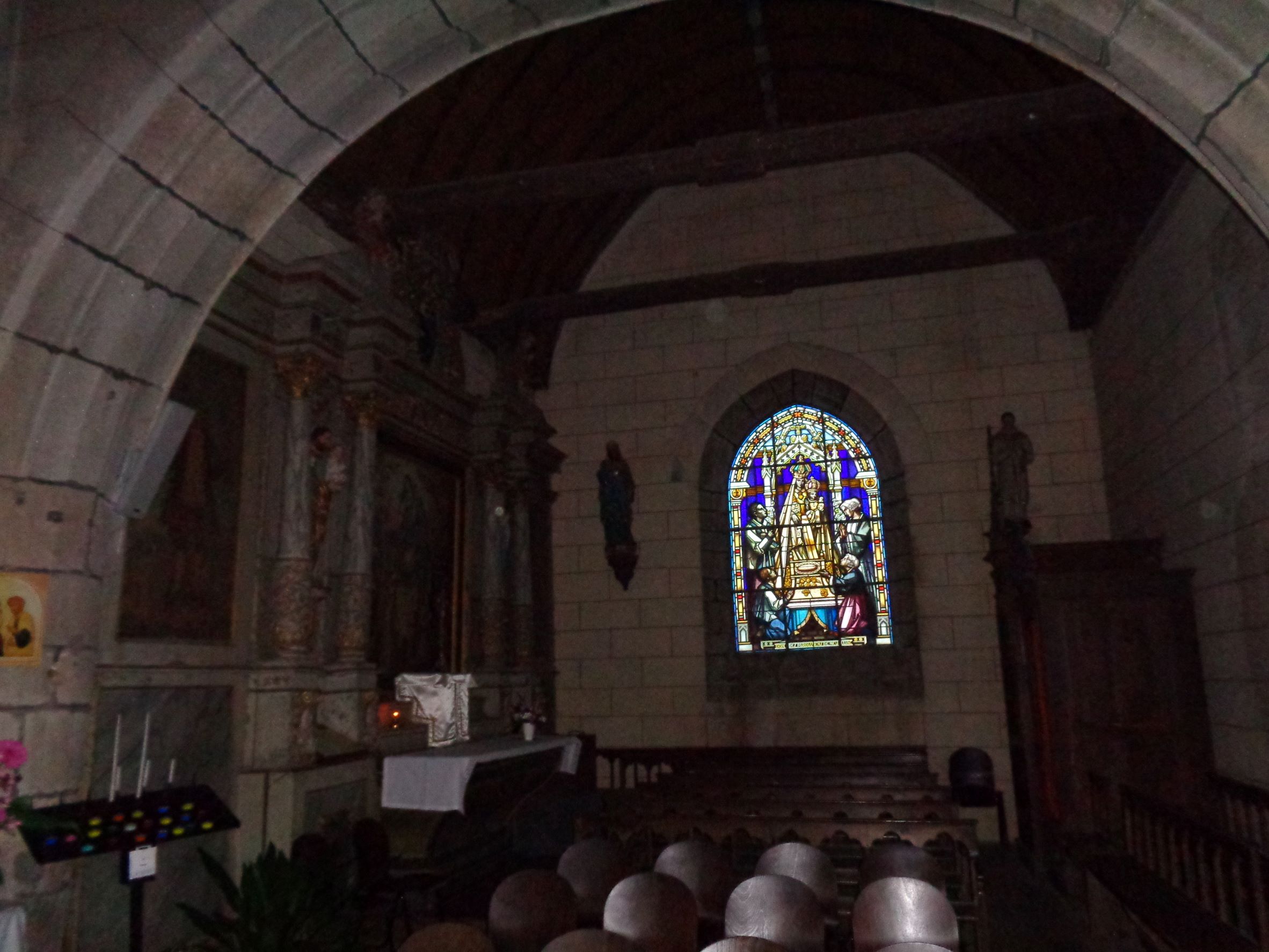 Neulliac ch Saint Pierre et Saint Paul chapel right virgin et child nov21