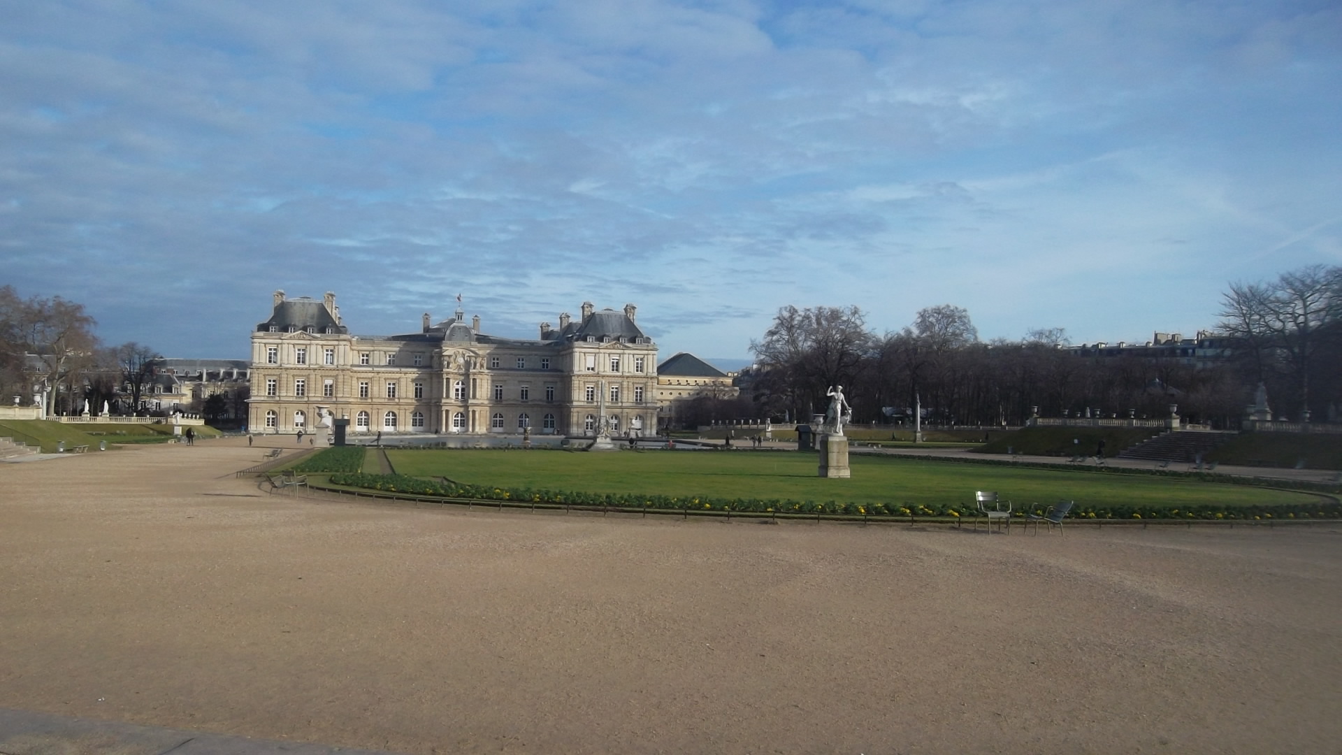paris jar lux senat front feb14