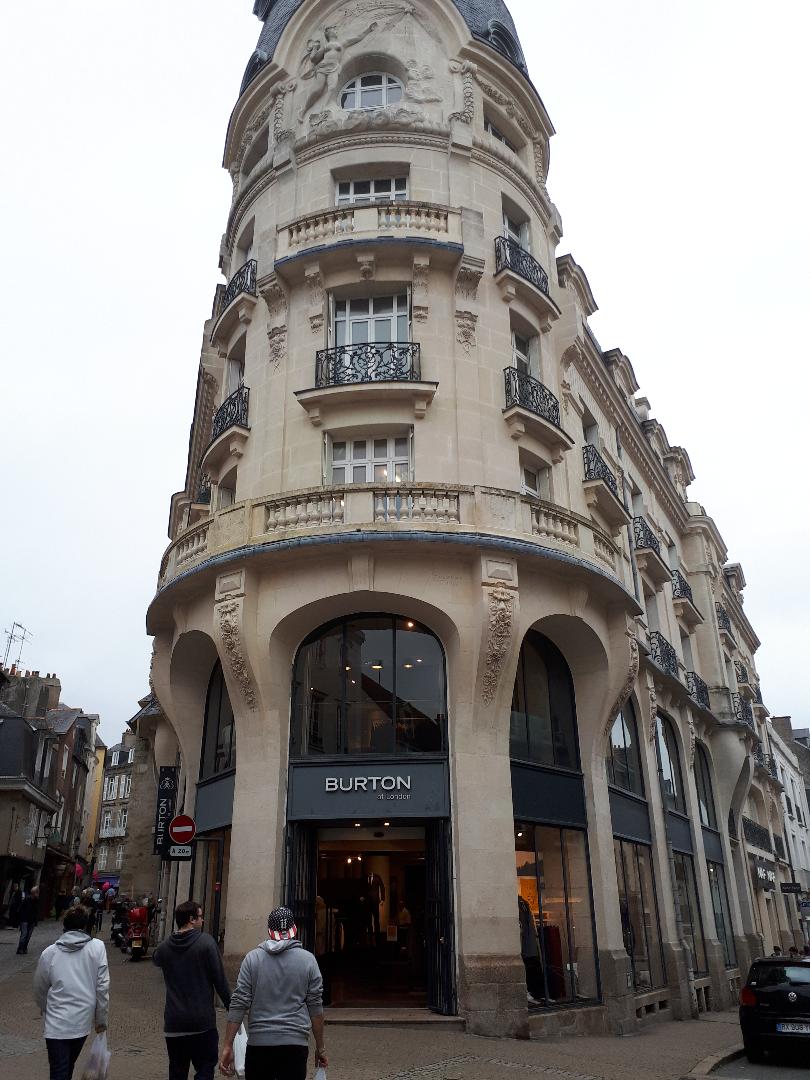 vannes Burton store building oct18