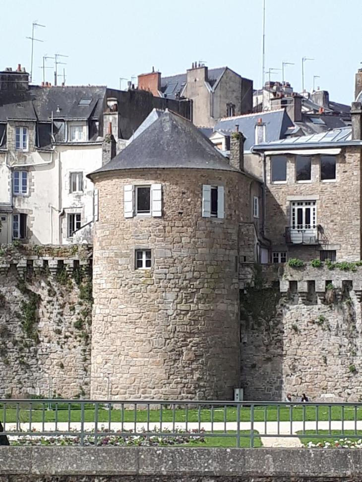 vannes Tour Poudriere ramparts apr21