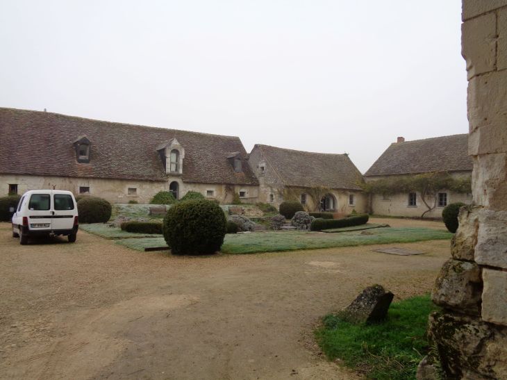 Chemery castle courtyard dec21