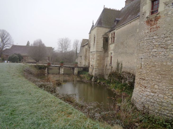 Chemery castle moat front dec21