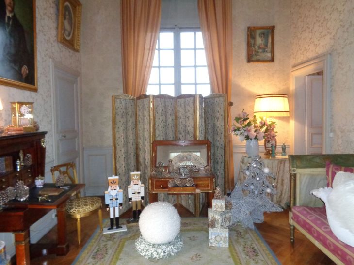 cheverny castle living room dec21