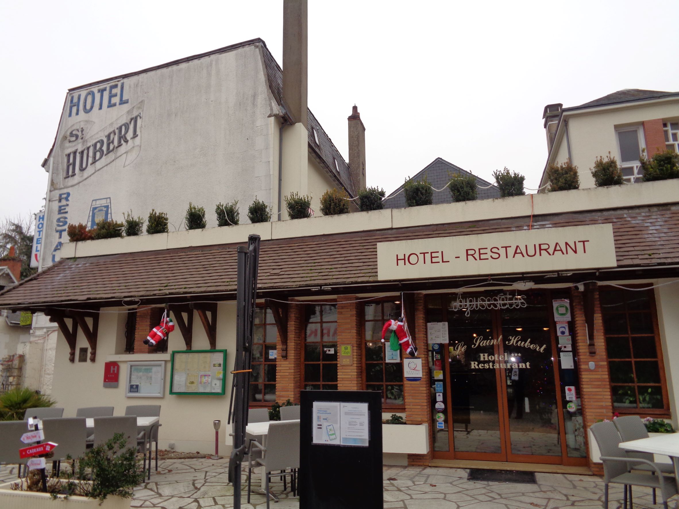 Cour Cheverny auberge st hubert entr dec21