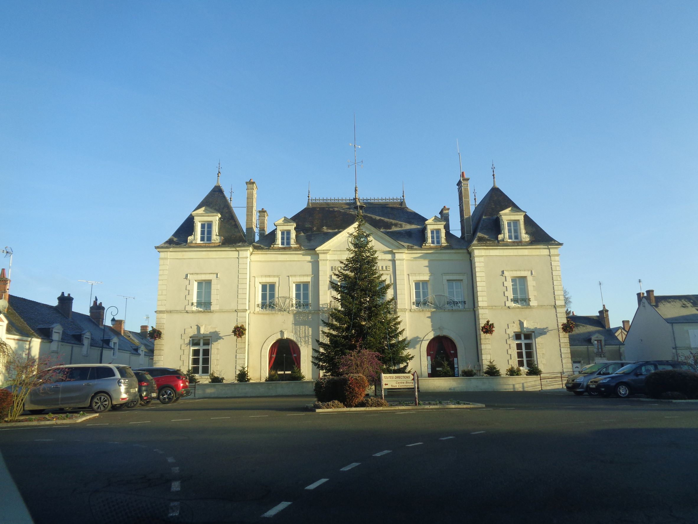Cour Cheverny hotel de ville dec21