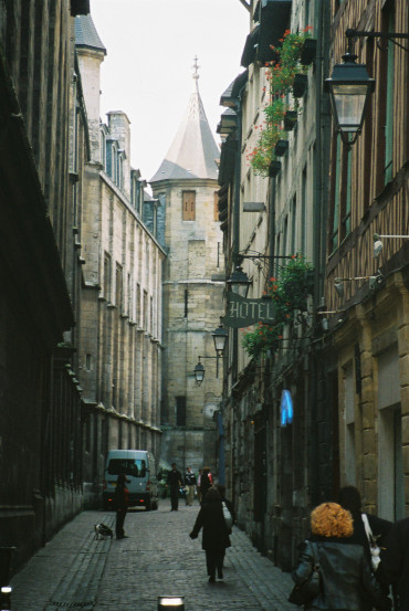 rouen rue st romain to ND cathedral feb09