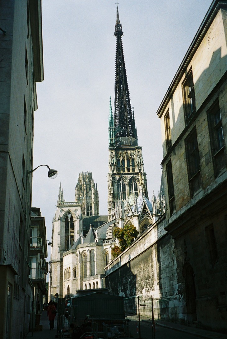 Rouen rue st romain to ND cathedral oct08