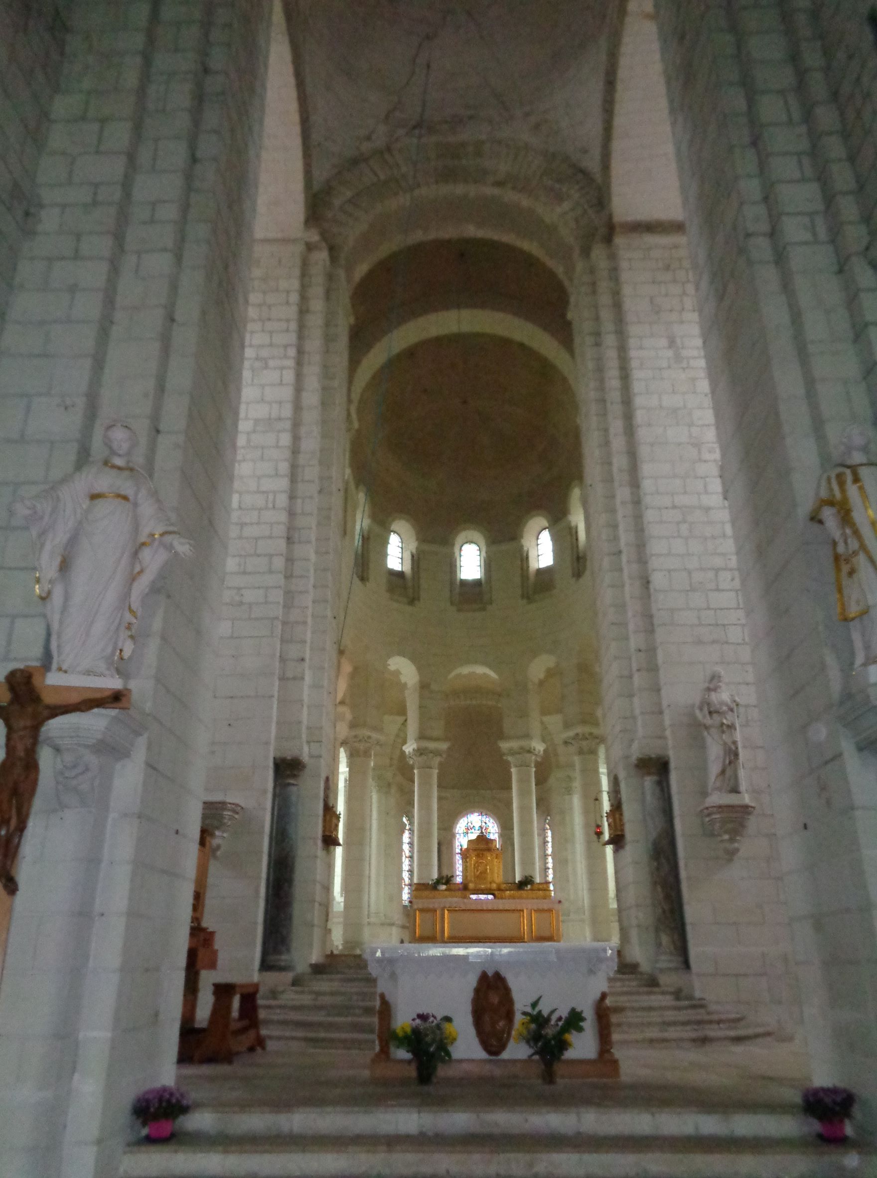 Selles sur Cher Abbey of Notre-Dame-la-Blanche altar dec21